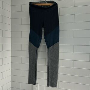 Outdoor Voices XS 7/8 Springs Legging in Dark Gray/Blue/Gray Excellent Condition